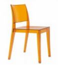 stapelbarer Stuhl aus witterungsbeständigem Polycarbonat transparent bernsteinfarbig