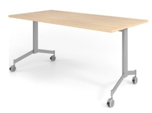 platzsparend lagerbarer Seminar-Schreibtisch mit Laufrollen und hochklappbarer Tischplatte