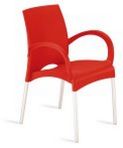 roter Stuhl mit Armlehnen